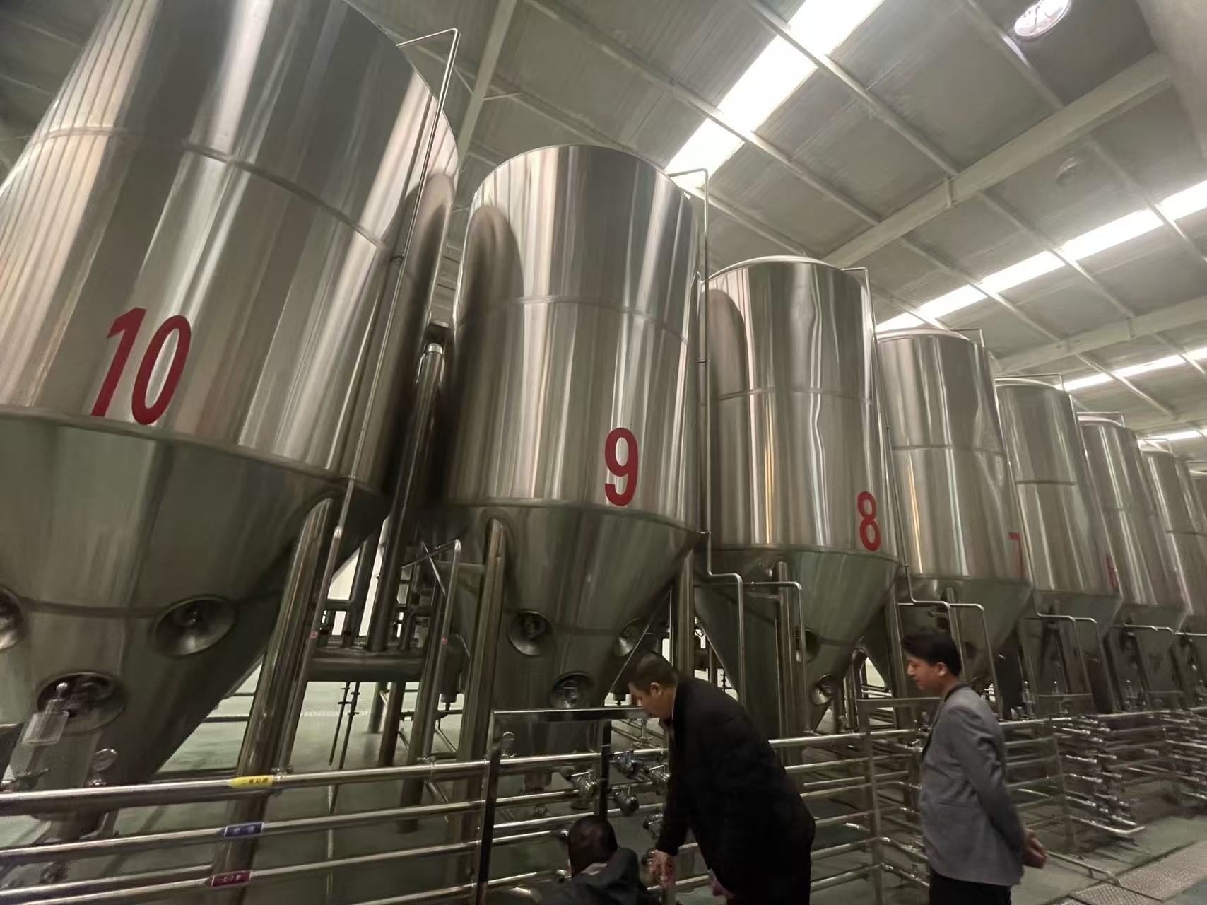 莱阳精酿啤酒设备厂—平面布置、设备设计、制造、调试、培训等一条龙服务